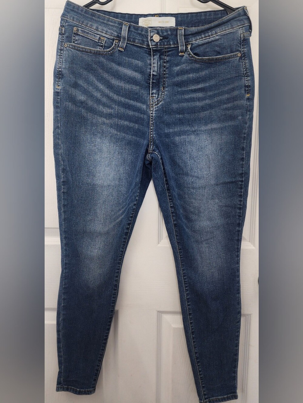 Signature by levi strauss & co. mid rise skinny jeans size 14short